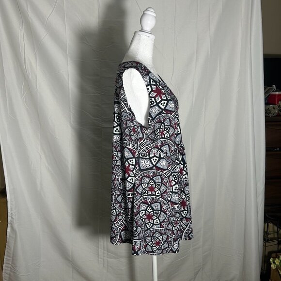 Flirty Pink Size 1X Purple/Black/Gray color, Sleeveless V-neck Top - Picture 4 of 5